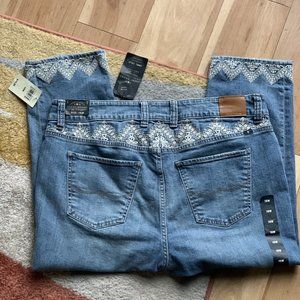 NWT Lucky Brand Light Wash Crop Jeans